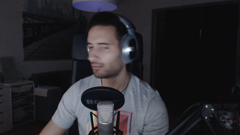 NymN syncs his lights to gachi HandsUp