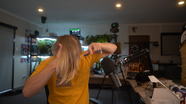 Quin cuts his own hair (Goes terribly wrong)