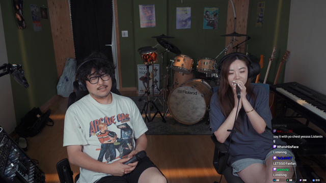 Charming Jo and fanfan sing a duet