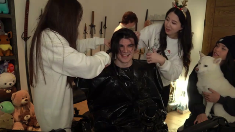 Foolish shows his fuscut's unfinished hair cut progress