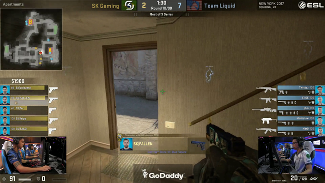 Crowd shouts their opinion about SK Gaming