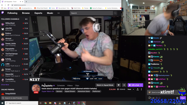Mizkif joins in on singing with Papalatte