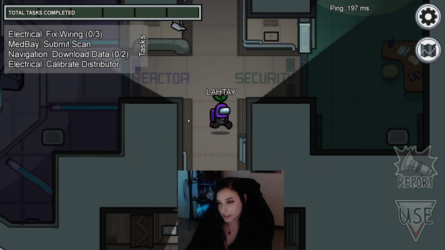 Streamer tries to protect her little sister in Among Us