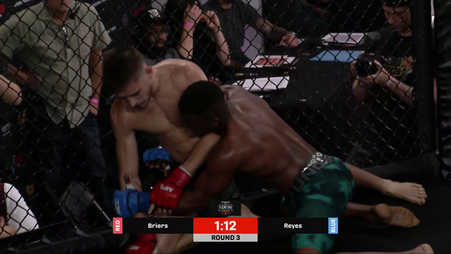 [Melee 2] Briers gets the submission in his last amateur fight before he goes pro!
