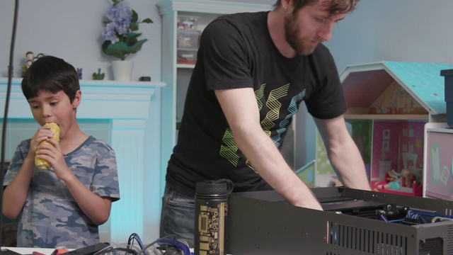 Linus' son has an interesting corn-eating technique