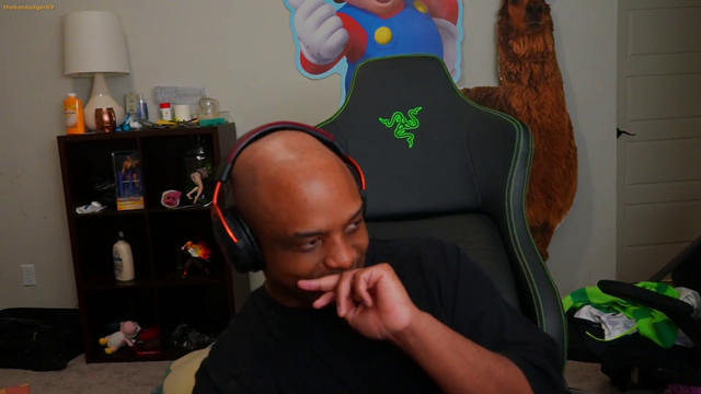 Quqco showed Lacari her mom's photo