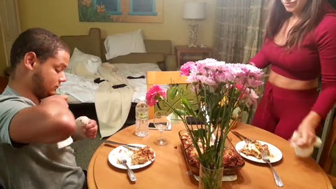 Erobb shows you true table manners