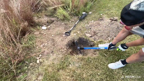 Erobb shits his pants digging a hole