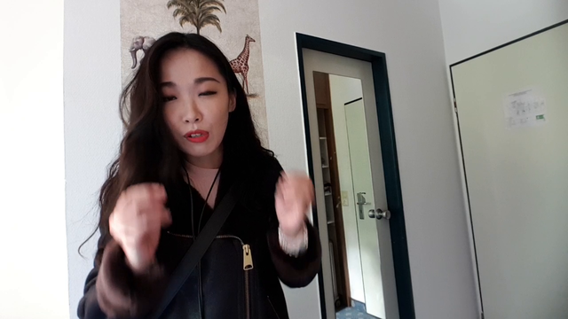 Giannie's female friend let her see her asshole