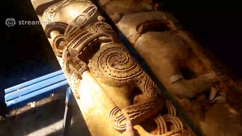Broxh showcases his carving