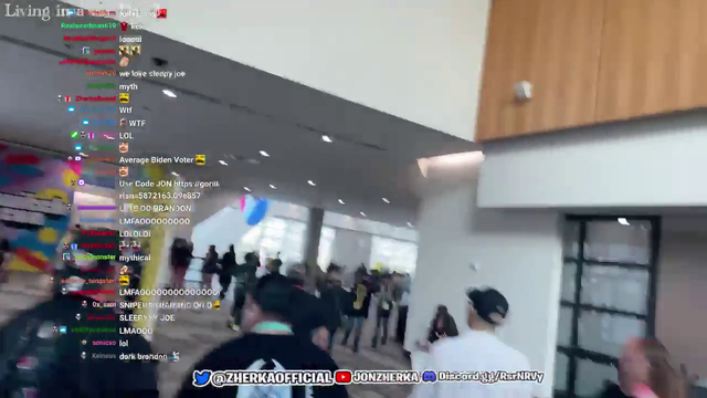 Undercover XQC gets mobbed by Juicers at Twitchcon