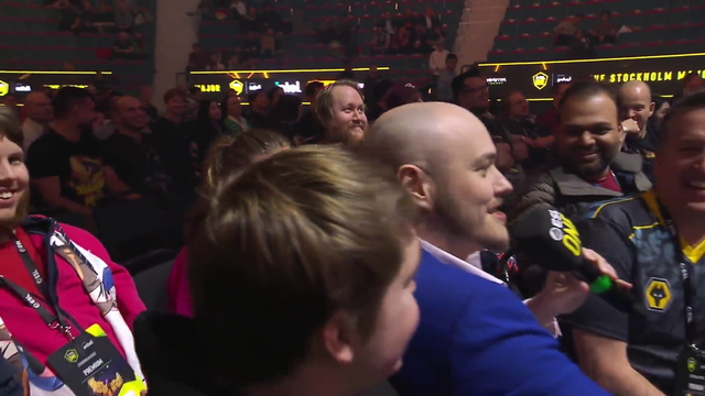 Dota 2 Panel gets IRL LLLLLL Dono