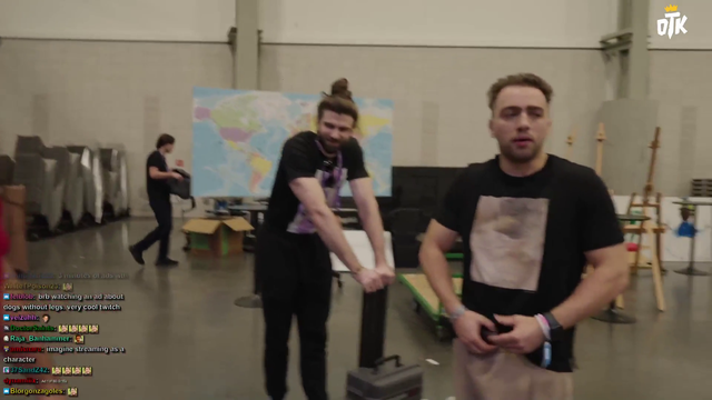 Esfand helps Mizkif after his big show!