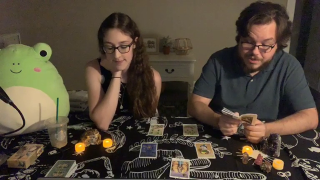 Leah and Dunkey read poke’s tarot cards