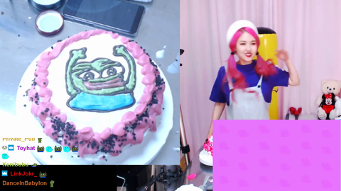 Korean Streamer Makes a Cake HYPERS