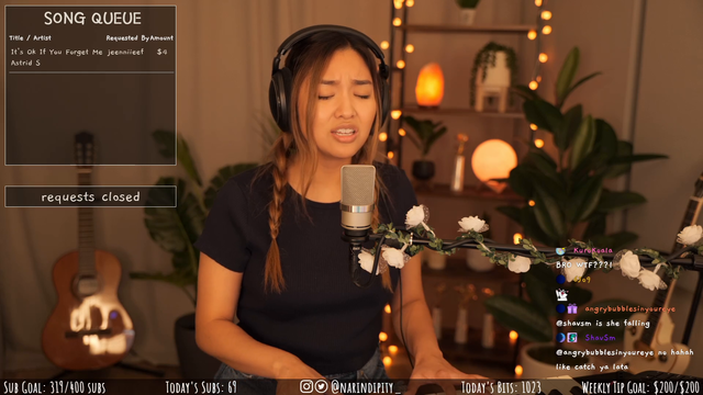 Singing streamer (Narindipity) got scared while singing