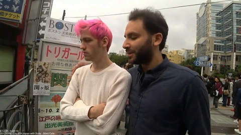 Streamer tries to console pink twink after they lose their wallet in a river