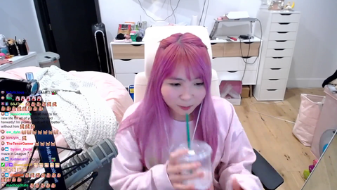 OTV Gives Group Hug to Yvonnie After Her Live Statement