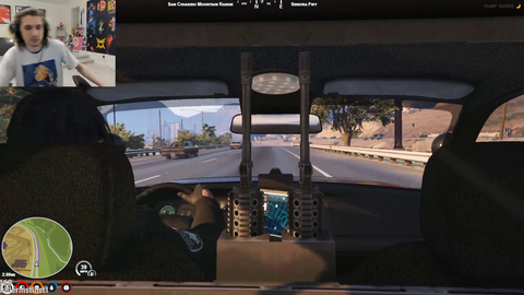 Cop purposely stalls drive to jail, xQc decides to make his time useful