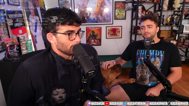 Mizkif runs away from Hasan's stream