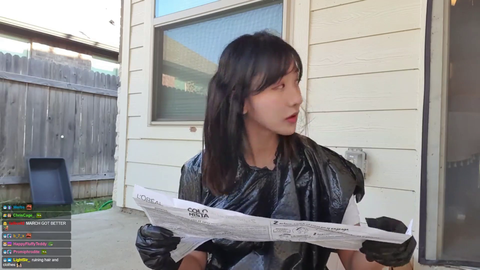 Esfand gives Jinny an old shirt to bleach hair on