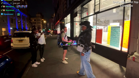 Ari runs into a Grammy award-winning singer
