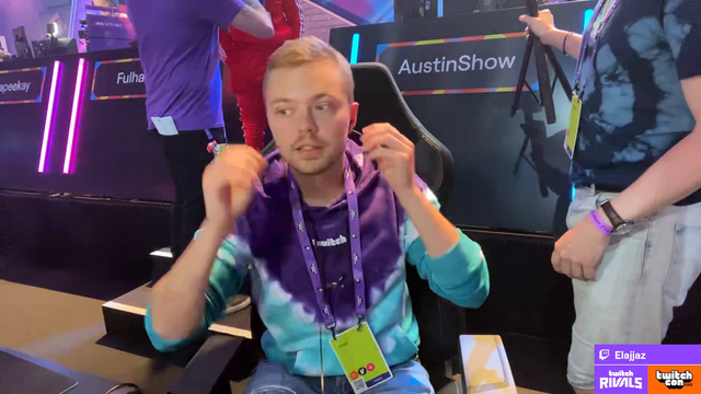Ela tries out his Twitch Rivals IRL setup