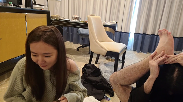 Imaqtpie shows Emily why he's a varsity sport gigachad