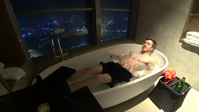 Professional just bathing streamer does a barrel roll