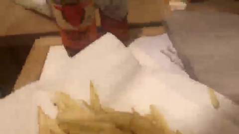 CuttingPotato - Chat told him to "EAT DOG", dogo got scared.