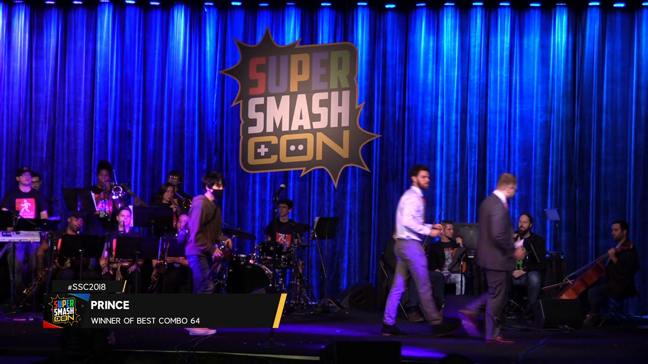 Guy wins award at Super Smash Con Smashies