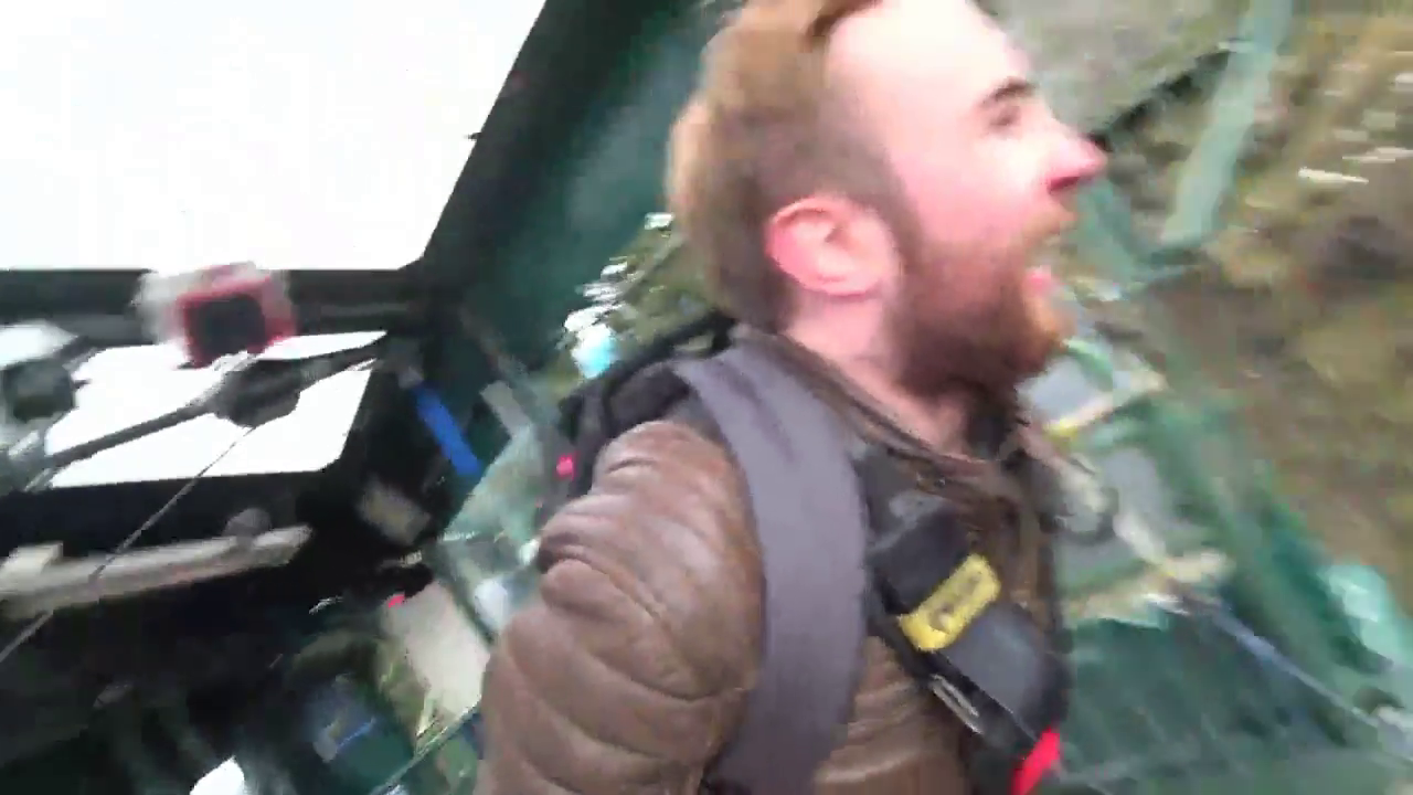 Xocliw bungee jumps