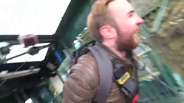 Xocliw bungee jumps