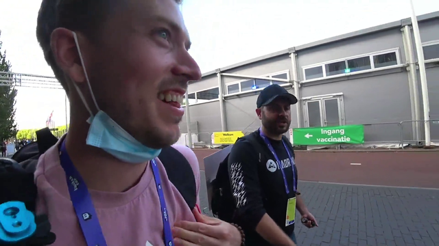 The Stockguy has some banter with some people in the street