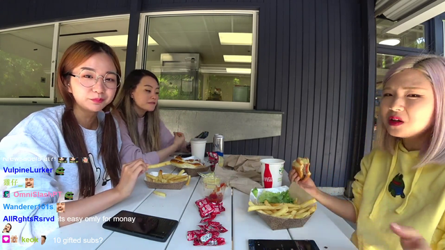Chat want Hachu to eat vegetables