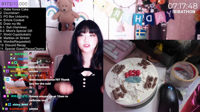 Streamer asks her mom what she thinks of her dress