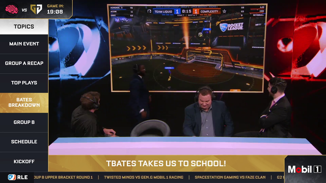 Rocket League analyst falls down at the world championship