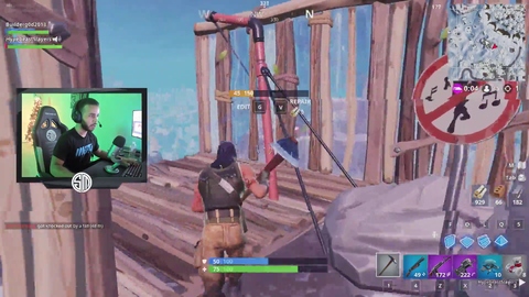 Streamer talks to teammate's mom