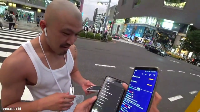 Joey unknowingly conversates with a fugitive