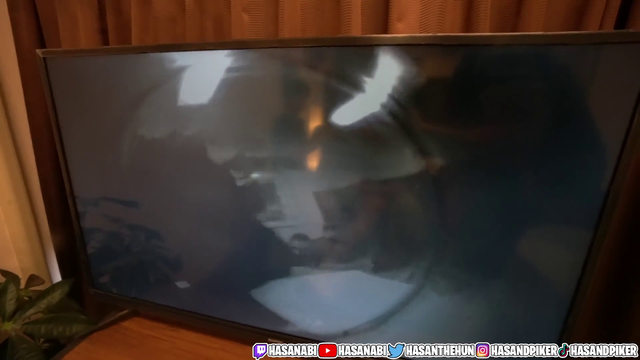 Hasan has Nutella in his earTwitch