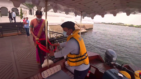 Jay arrives in most luxurious hotel in india known from movie Octopussy