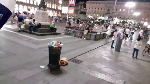 Ice goes back to a tourist scammer.
