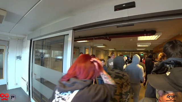 Kid checking out Knut's Ass