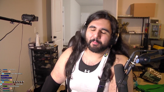 Esfand expresses regret of Tifa cosplay while on frontpage