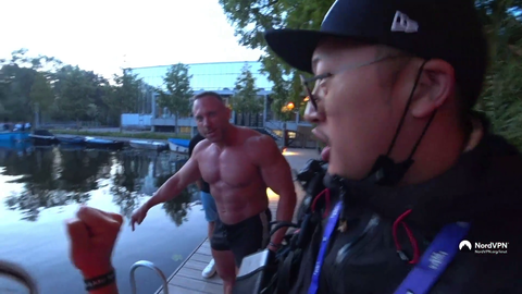 Knut goes for a swim at a Twitchcon party