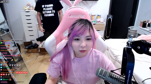 Fed want a hug from Yvonnie because he's sad.