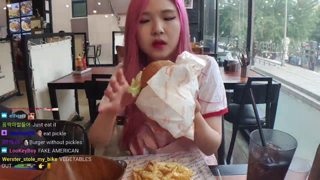 Korean Streamer loses fight with burger