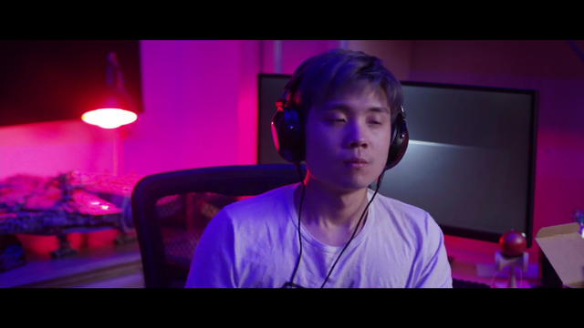 Chat asks Sleightlymusical to do something interesting, he nails it