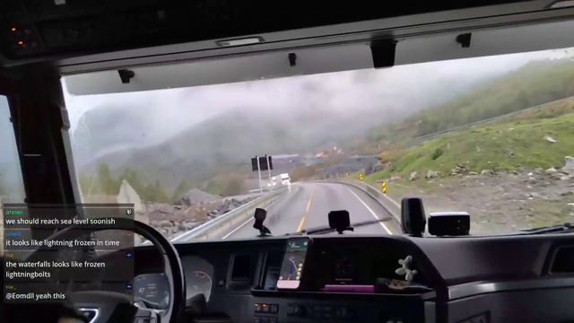 Trucker's gearbox explodes on the mountains in Norway