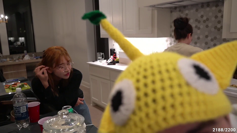 Jinny introduces her toe thumb to her new friends
